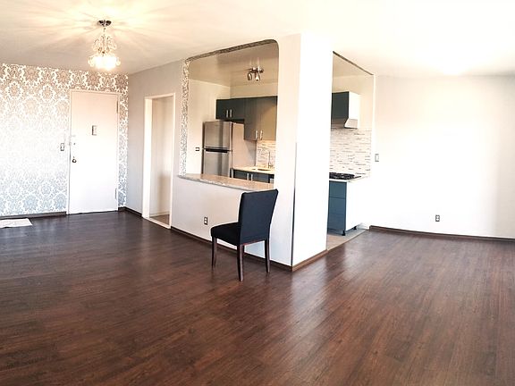 5th image of 2932 W 5th St APT 17