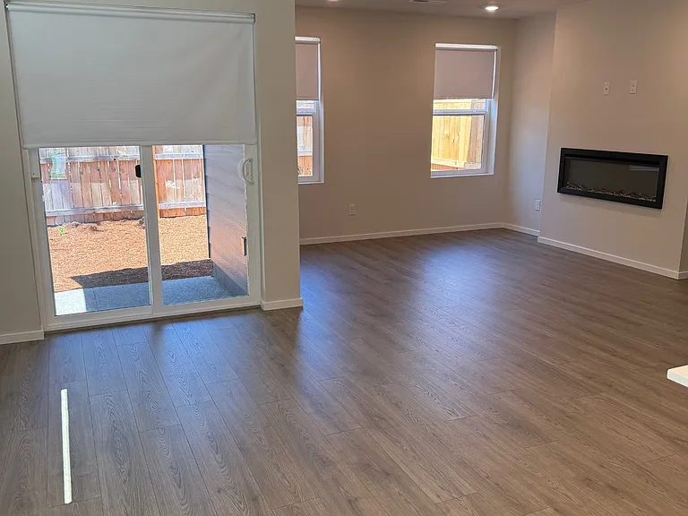1100 SE 193rd Pl — Photo 2