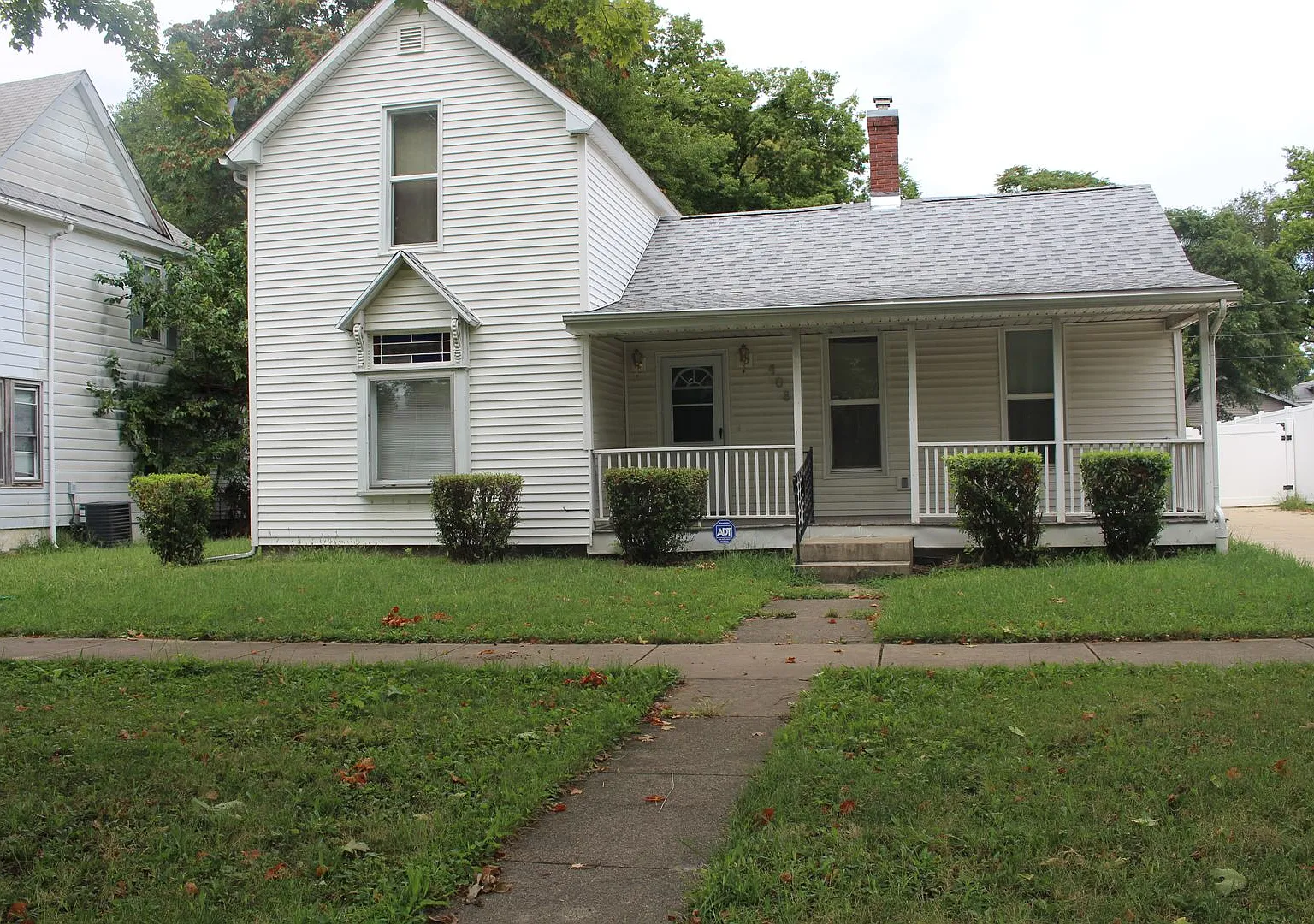For Rent: 4 Bedroom/1 Bathroom Home — Photo 1