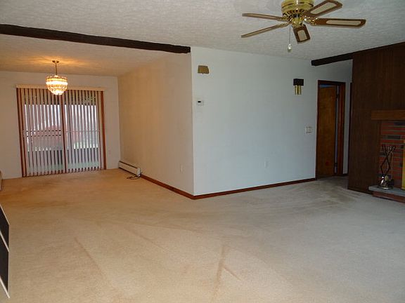 4th image of 82 Suburban Dr