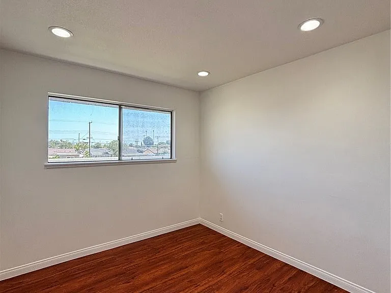 4646 Larwin Ave — Photo 10