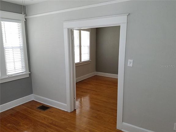 3rd image of 513 S Albany Ave APT 1