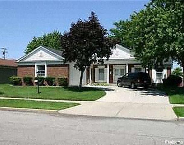 2nd image of 207 E Grand
