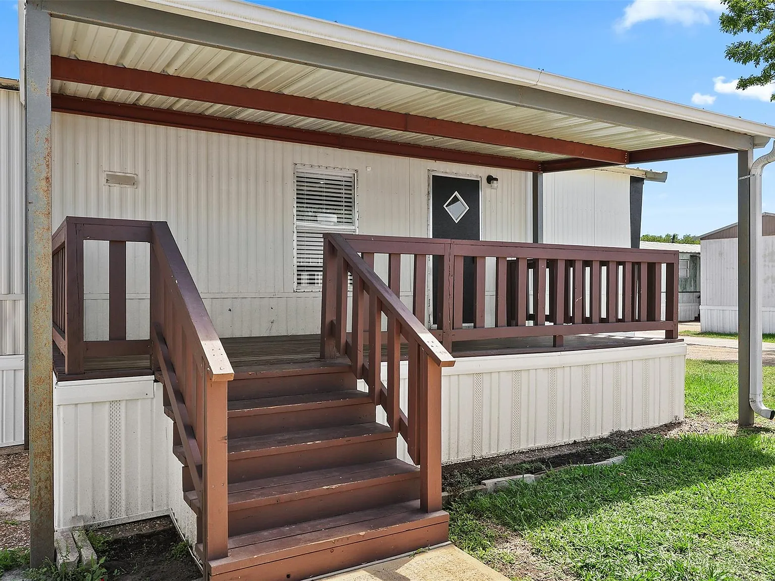 3 bed, 1.0 bath, 784 sqft, $1,300 — Photo 3