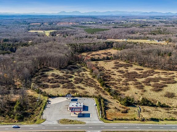 3rd image of 58 Wards Rd