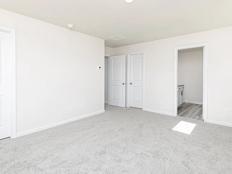 639 Mackenzie Cv — Photo 10