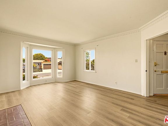 3rd image of 7407 Naylor Ave