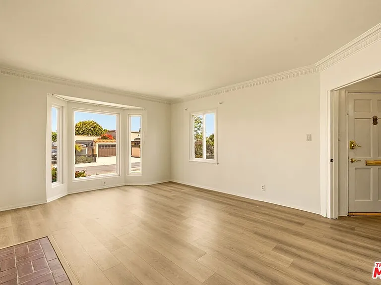 7407 Naylor Ave — Photo 3