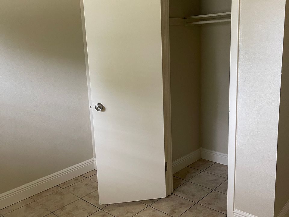 1st image of 2924 Surfwood Dr