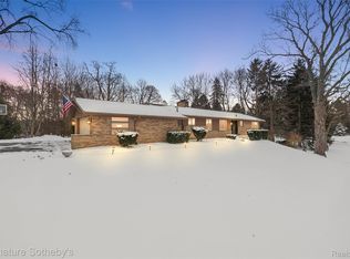 1420 Manderford Rd, Bloomfield Hills, MI 48304