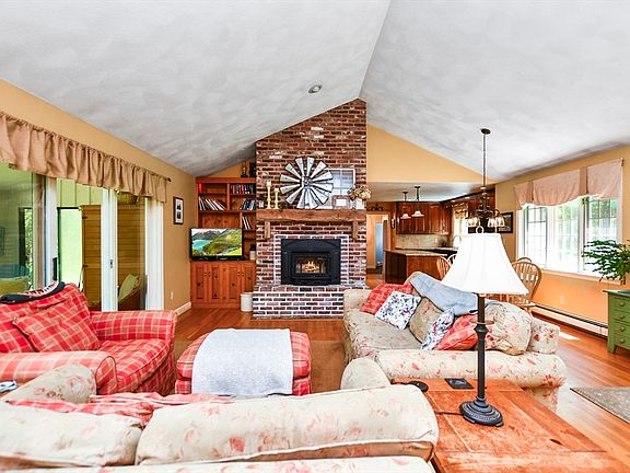 3rd image of 11 Batchelder Rd