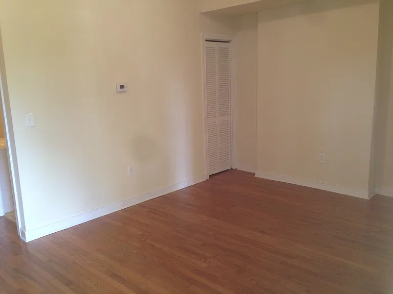 1242 Parkwood Ave — Photo 8