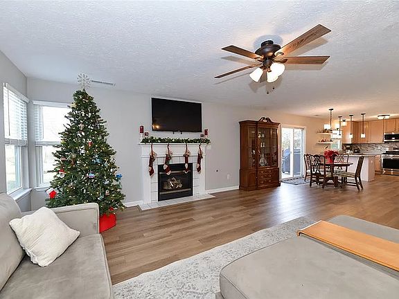 2nd image of 16721 Earl Park Ct