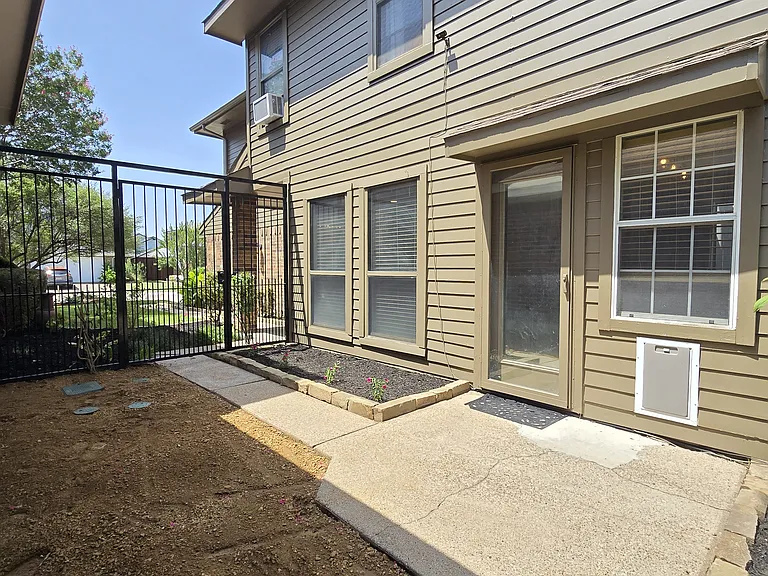 3817 Clover Hill Ln — Photo 17