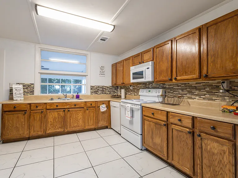 120 Vinson Dr — Photo 5