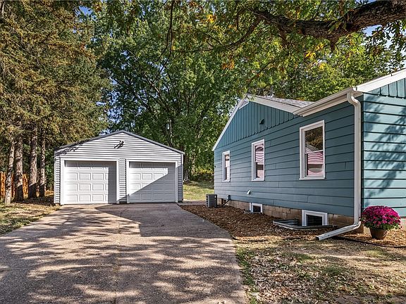 3rd image of 1109 Boulevard Place
