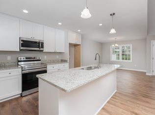 109 Lake View Cir, Waynesboro, VA 22980