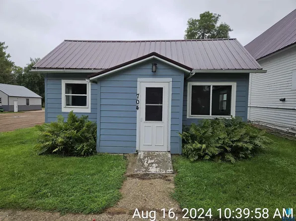 704 2nd St, Sisseton, SD 57279
