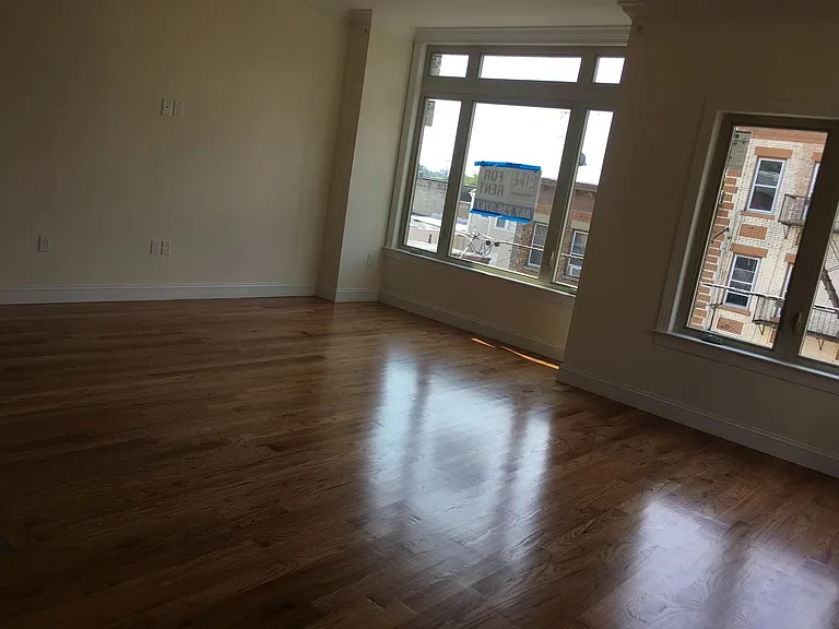 194 Parkhurst St — Photo 5