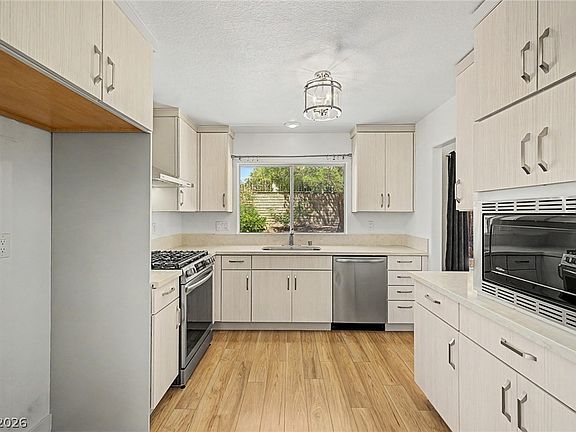 4th image of 3017 Hawksdale Dr