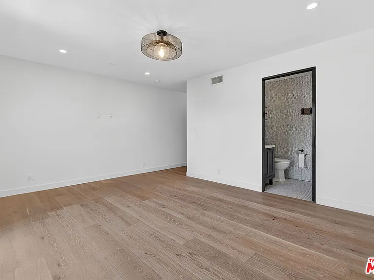 729 N Bedford Dr — Photo 37