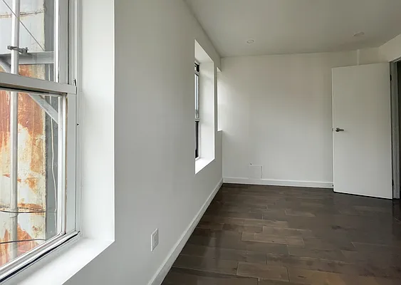 Rented by Kahen Properties | media 14