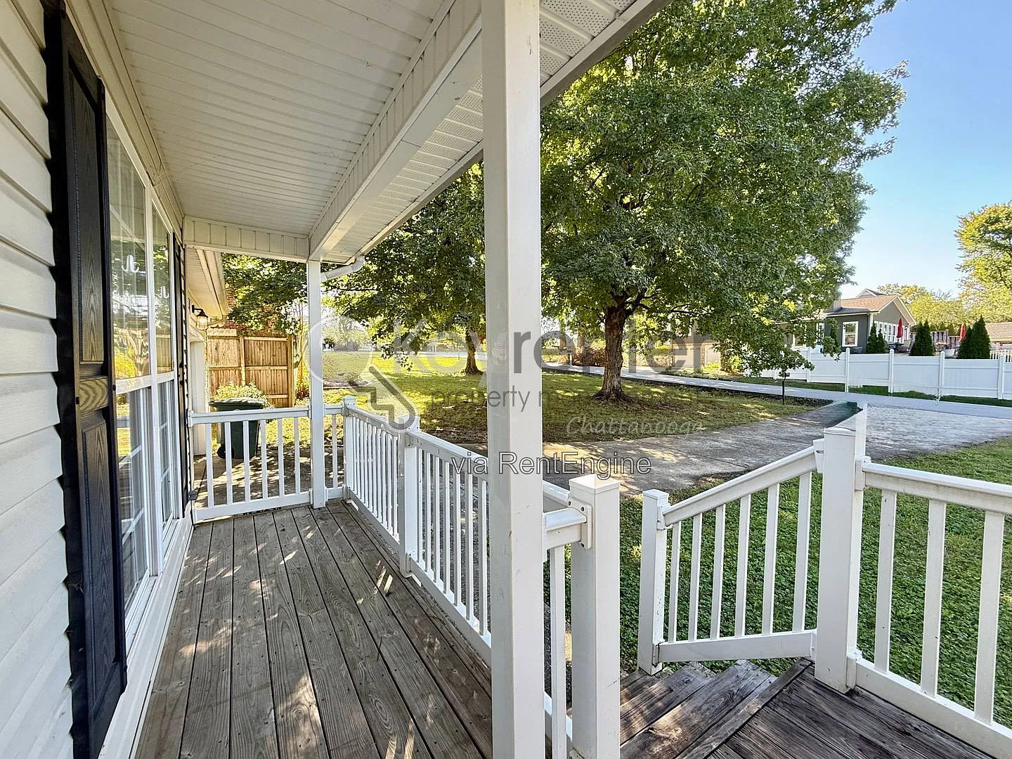 3 bed, 1.5 bath, 1374 sqft, $1,675 — Photo 2