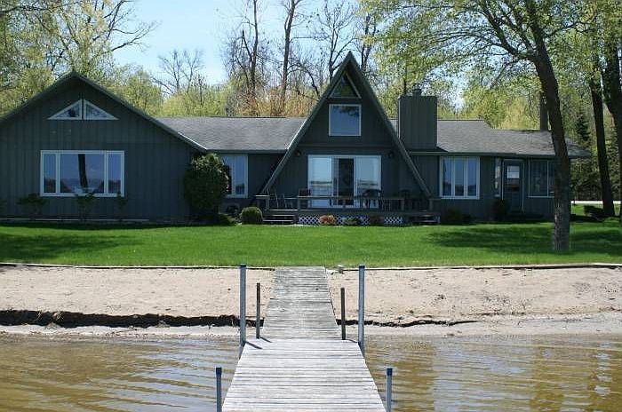 1st image of 600 Shorewood Dr