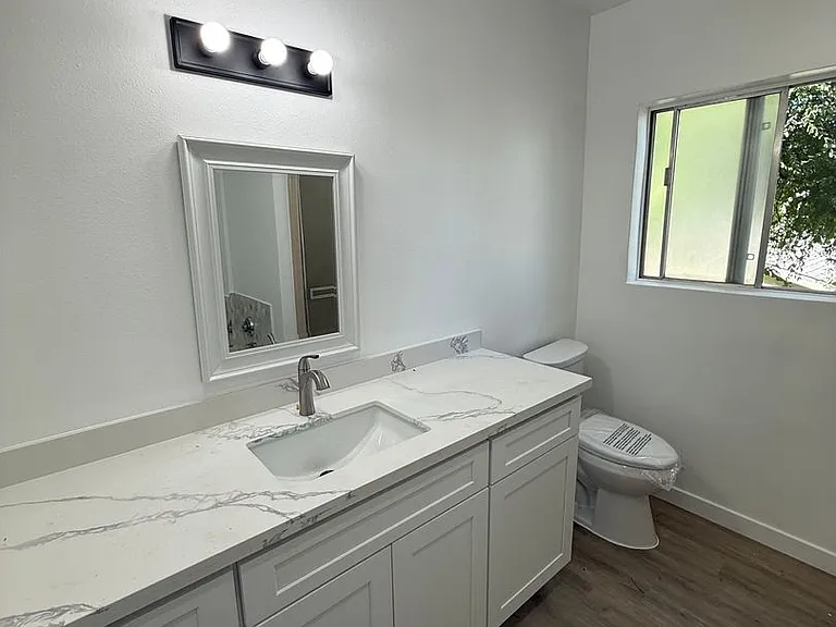 222 N Avenue 66 — Photo 11