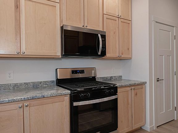 5th image of 1818 Roberts St