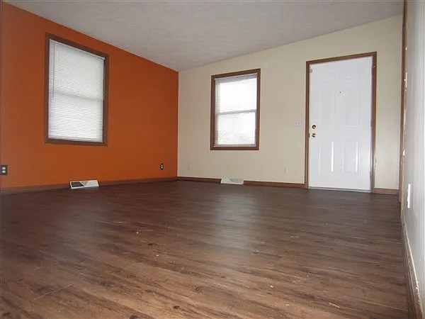 3 bed, 2.0 bath, 1128 sqft, $1,750 — Photo 4