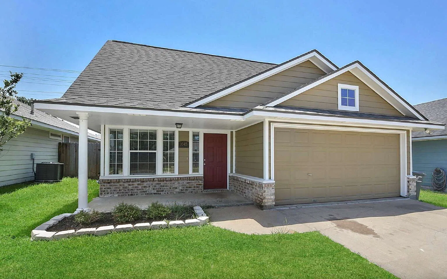 3 bed, 2.0 bath, 1299 sqft, $1,875 — Photo 1