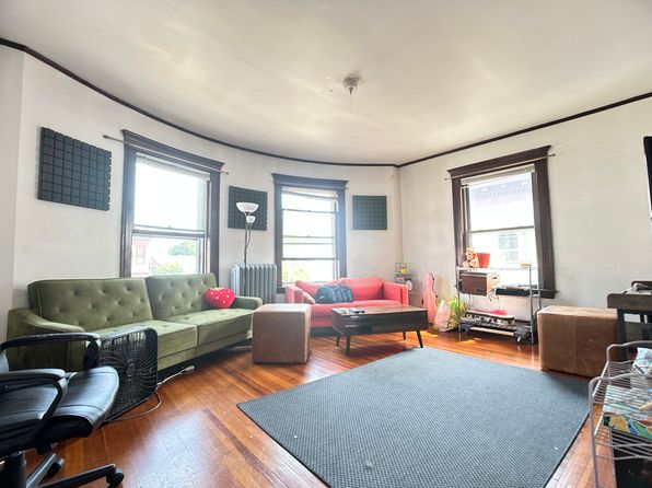 324 Faneuil St #2