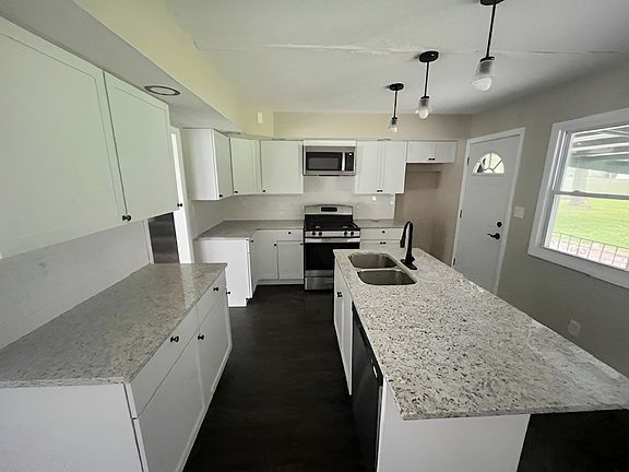 2nd image of 702 S Main St