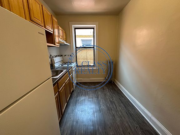 2nd image of 25-28 42nd St #C11