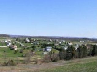 6 Irish Creek Vlg, Mohrsville, PA 19541