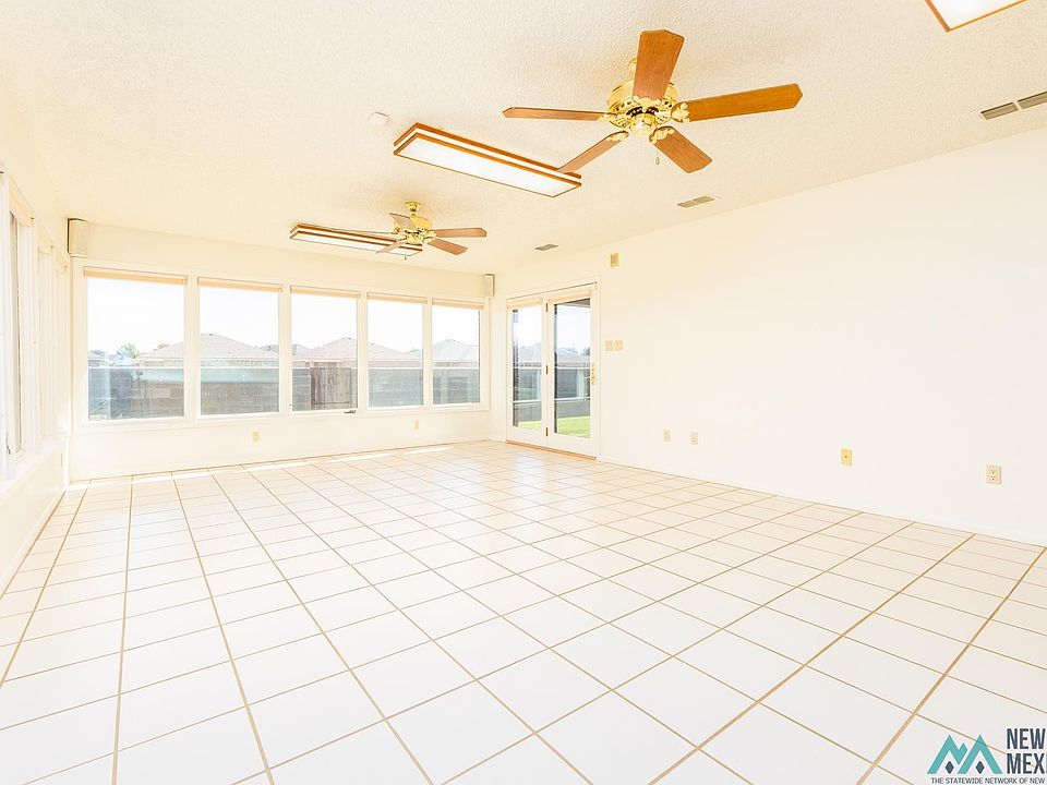 1st image of 221 Sunland Dr