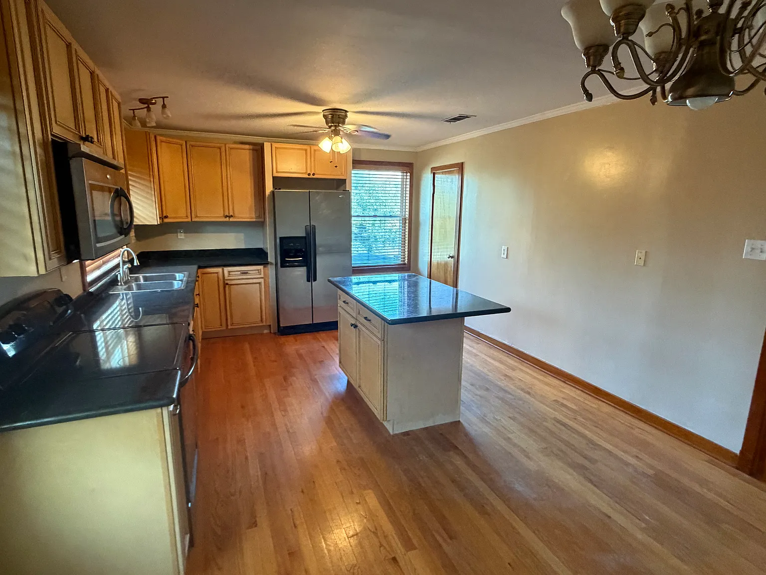 2 bed, 1250 sqft, $1,850 — Photo 4
