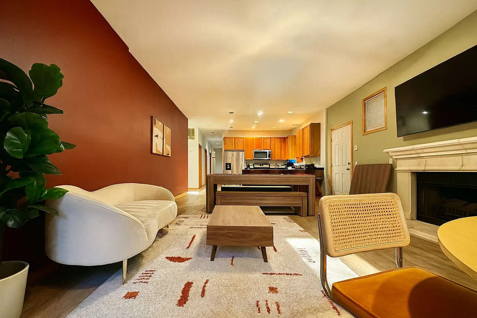 3 bed, 2.0 bath, 1248 sqft, $6,018 — Photo 2