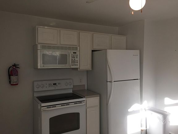 3rd image of 1032 Washington Ave
