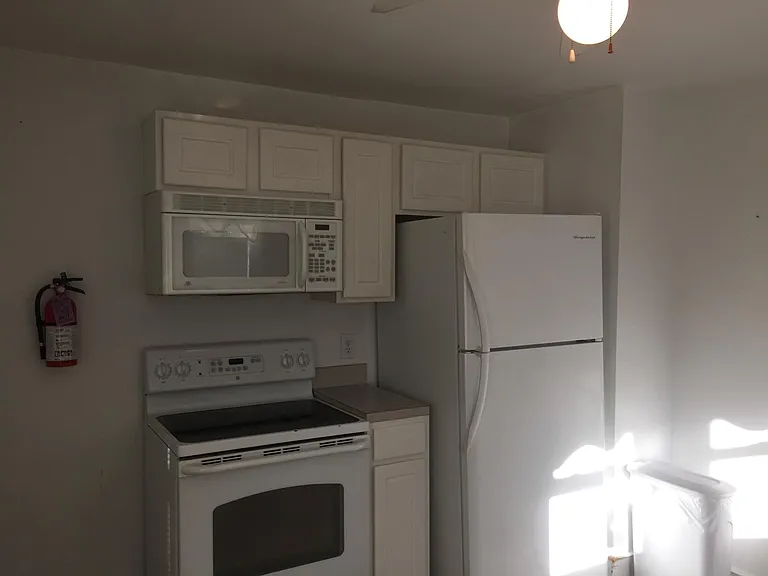 1032 Washington Ave — Photo 3