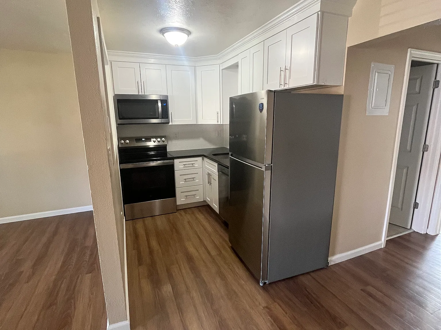 1 bed, $1,400 — Photo 2