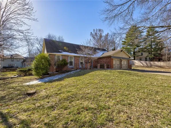 8107 NW Twin Oaks Dr, Kansas City, MO 64151