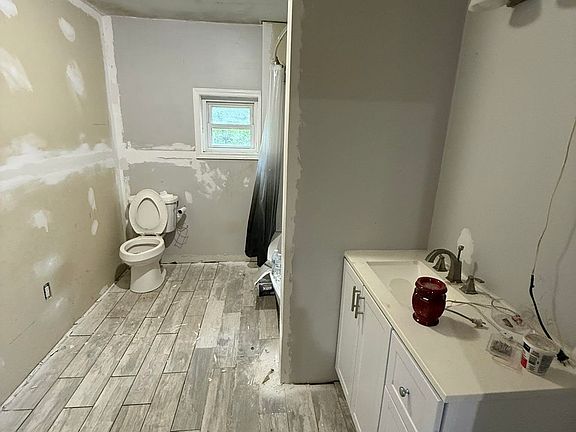 5th image of 2102 Campbell Rd