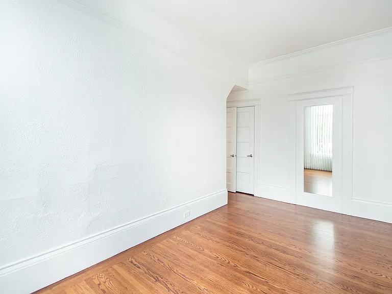 224 27th St #B — Photo 17