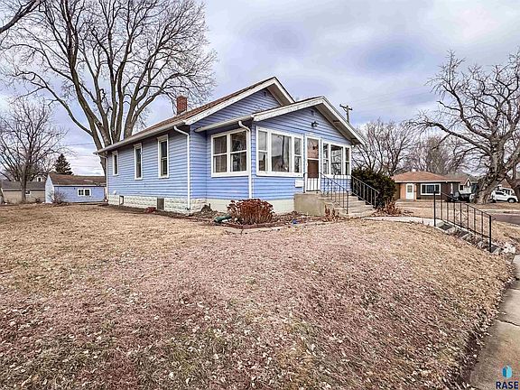 2nd image of 829 N Van Eps Ave