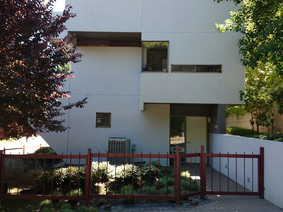 2nd image of 3707 E Alder St