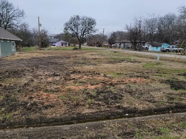 302 W Pine St, Whitewright, TX 75491