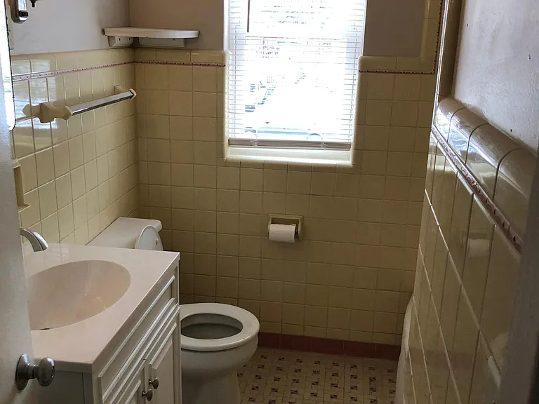 4816 Cass St — Photo 15