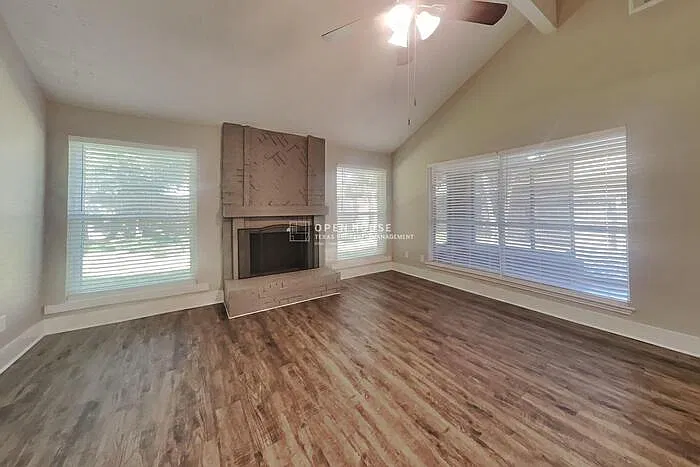 3 bed, 2.5 bath, 2043 sqft, $2,200 — Photo 4